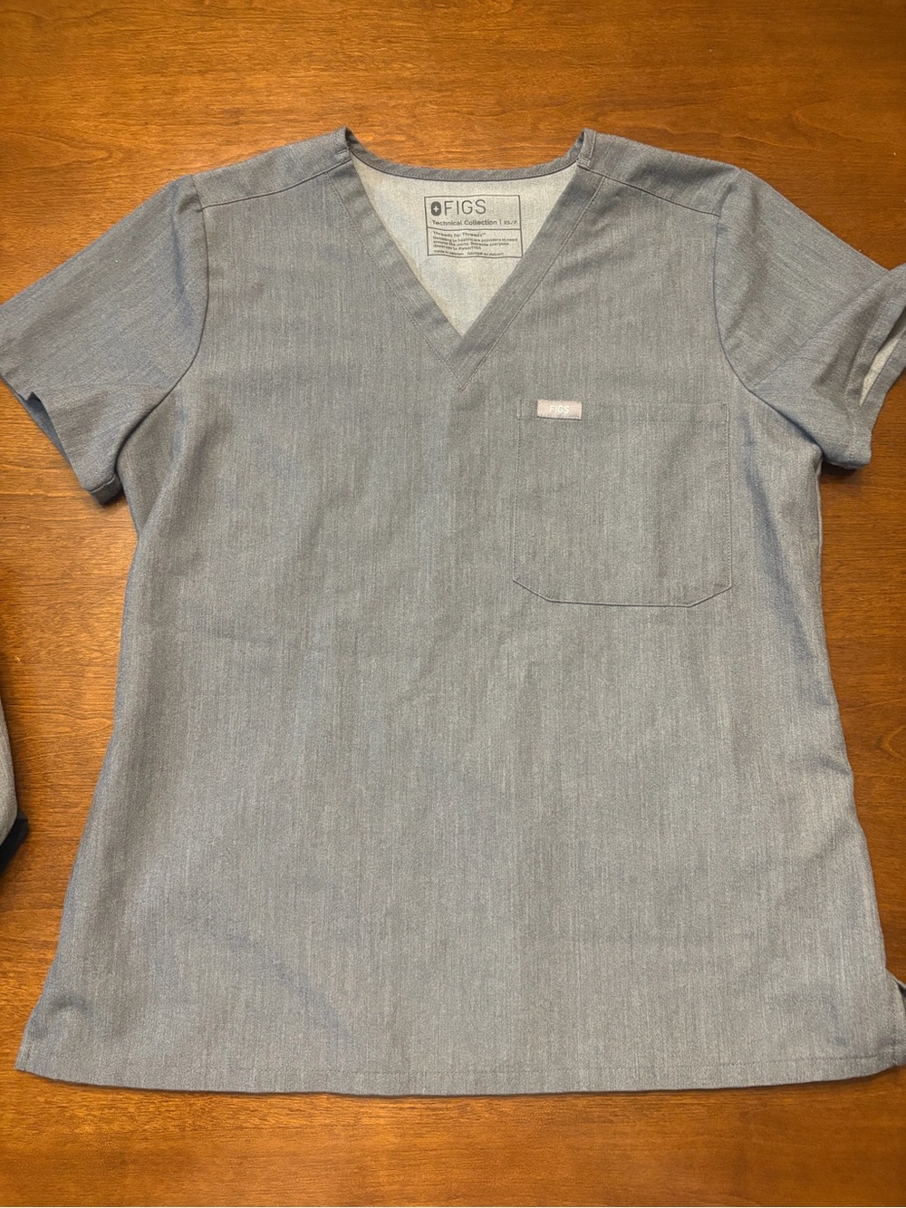 FIGS Women’s Short-Sleeve V-Neck Top in Heather Gray